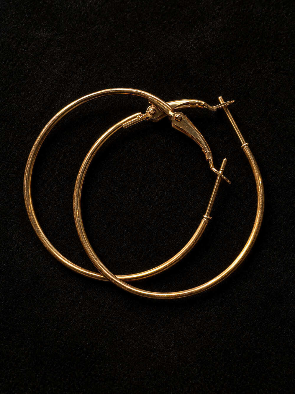 ⚜️ Thin Hoop Earrings | Minimalist | Gold-Tone Latch-Back 💗